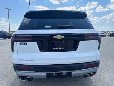 Used 2026 Chevrolet Traverse LT FWD image 5