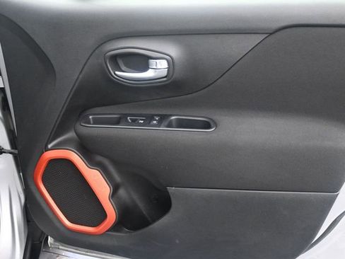 Used 2019 Jeep Renegade Sport image 20