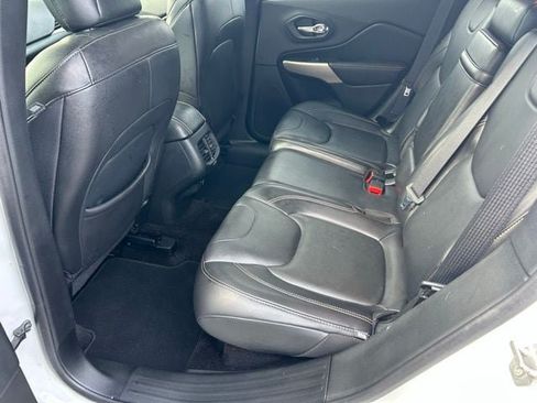 Used 2018 Jeep Cherokee Limited AWD/4WD image 17