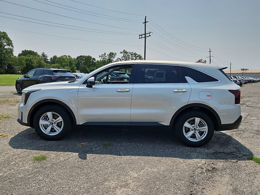 Certified 2026 Kia Sorento LX FWD image 4