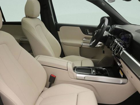 New 2026 Mercedes-Benz GLB 250 image 7