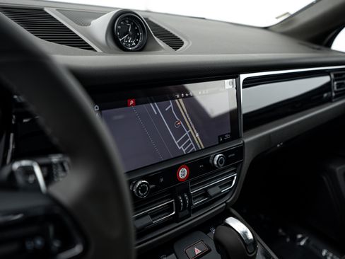 New 2026 Porsche Macan AWD/4WD image 16
