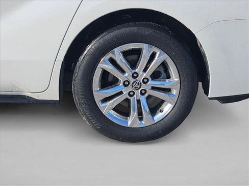 Used 2021 Toyota Sienna Platinum image 5