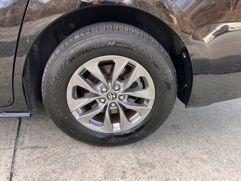 Used 2021 Toyota Sienna XLE image 41