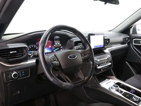 Used 2020 Ford Explorer XLT w/ Comfort Package AWD/4WD image 14