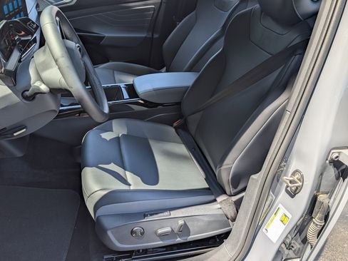 Used 2023 Volkswagen ID.4 Pro S Plus RWD image 17