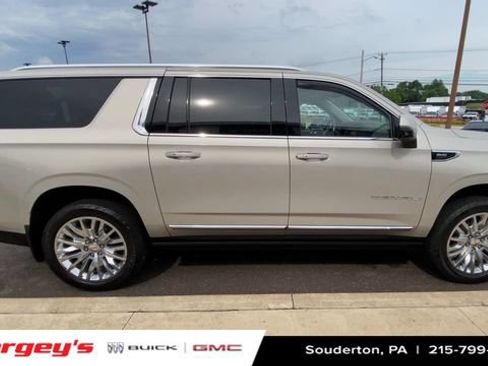 Certified 2023 GMC Yukon XL Denali w/ Denali Reserve Package AWD/4WD image 11