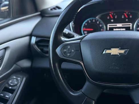 Used 2019 Chevrolet Traverse LT w/ LT Premium Package AWD/4WD image 3