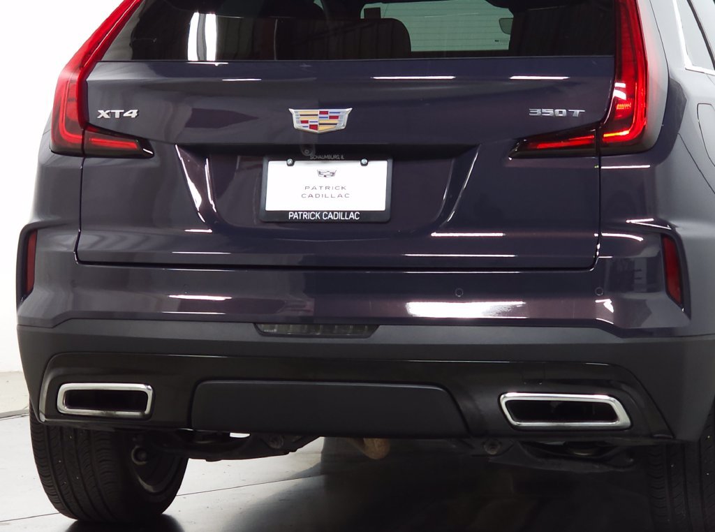 Used 2024 Cadillac XT4 Premium Luxury w/ Technology Package FWD image 7