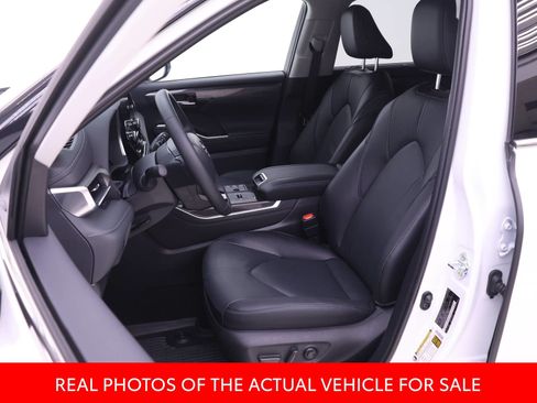 Certified 2026 Toyota Highlander Limited AWD/4WD image 4