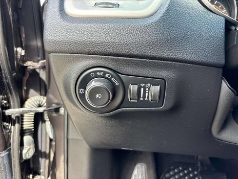 Used 2019 Jeep Compass Latitude w/ Popular Equipment Group AWD/4WD image 20