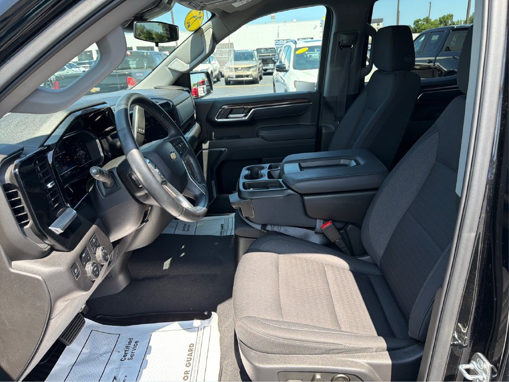 Used 2025 Chevrolet Silverado 1500 LT AWD/4WD image 19