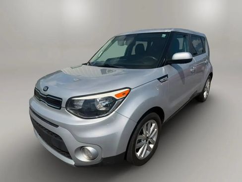 Used 2017 Kia Soul + FWD image 5