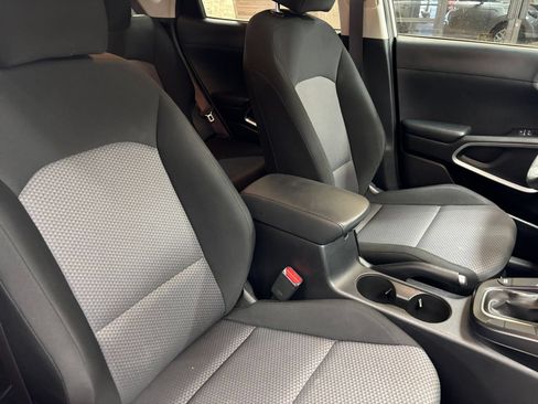 Used 2025 Kia Soul LX w/ LX Technology Package FWD image 29