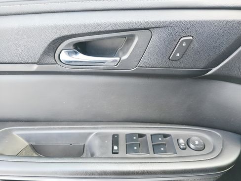 Used 2017 Chevrolet Traverse LT image 18