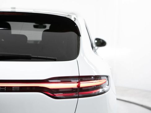 Certified 2024 Porsche Macan AWD/4WD image 21