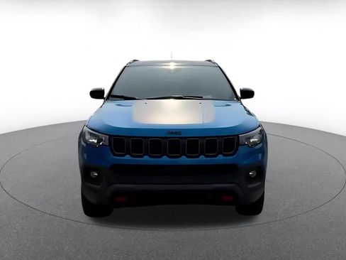 Used 2025 Jeep Compass Trailhawk AWD/4WD image 4