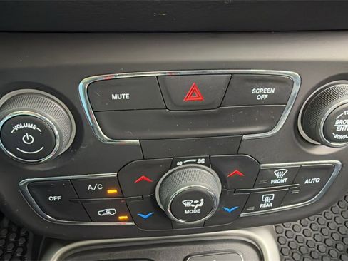 Used 2019 Jeep Compass Latitude w/ Cold Weather Group image 18