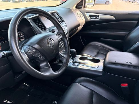 Used 2019 Nissan Pathfinder SL FWD image 16