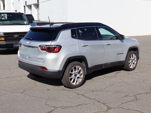 Used 2025 Jeep Compass Limited AWD/4WD image 10