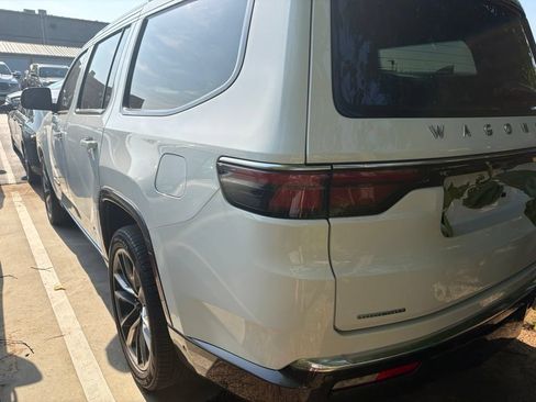 Used 2022 Jeep Wagoneer Series III w/ Premium Group I AWD/4WD image 7