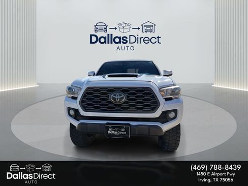 Used 2020 Toyota Tacoma TRD Sport w/ Technology Package image 3