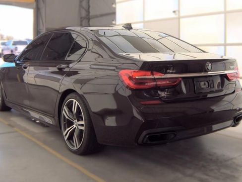 Used 2019 BMW 750i xDrive w/ Autobahn Package AWD/4WD image 3