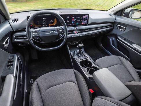 Used 2025 Kia K4 LXS image 21