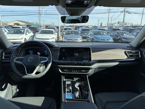 New 2026 Volkswagen Atlas SEL image 9