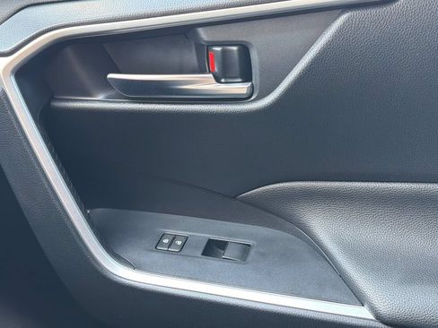 Used 2019 Toyota RAV4 XLE w/ Carpet Mat Package FWD image 19