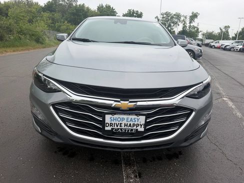 Used 2025 Chevrolet Malibu LT FWD image 2