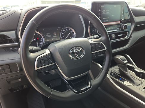 Used 2022 Toyota Highlander XSE AWD/4WD image 17
