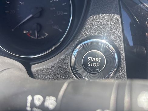 Used 2018 Nissan Rogue Sport SL AWD/4WD image 17