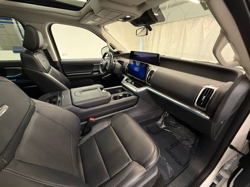 Used 2025 Ford Expedition Max Platinum AWD/4WD image 8
