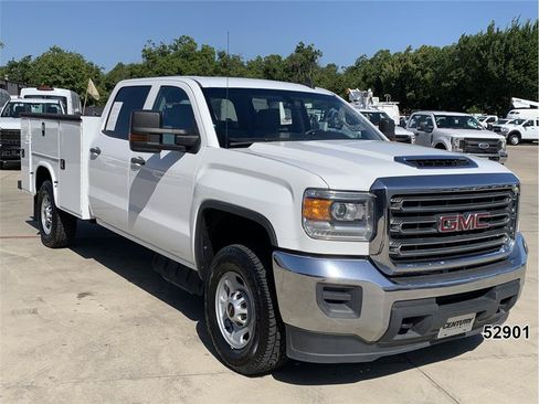 Used 2018 GMC Sierra 2500 4x4 Crew Cab w/ Sierra Convenience Package image 3