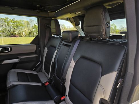 Used 2023 Ford Bronco Wildtrak image 29