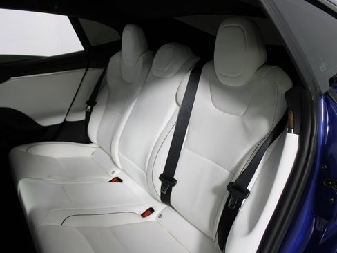 Used 2022 Tesla Model S Plaid image 27