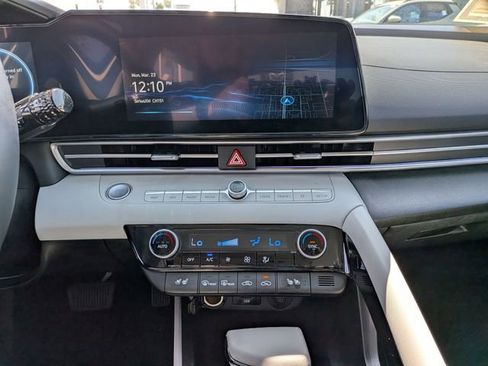 Used 2025 Hyundai Elantra Limited image 19