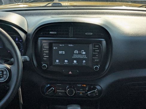 Used 2020 Kia Soul S FWD image 15