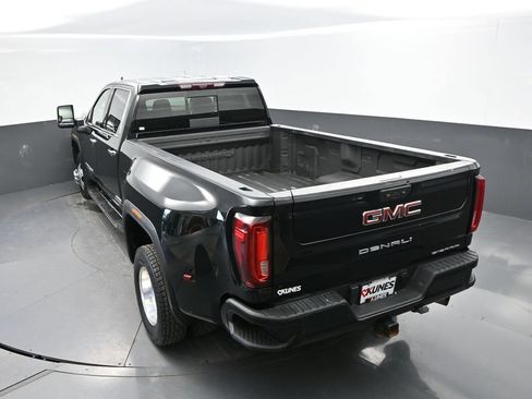 Used 2022 GMC Sierra 3500 Denali w/ Denali Ultimate Package AWD/4WD image 31
