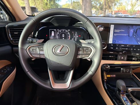 Certified 2025 Lexus NX 250 FWD w/ Accessory Package (2T) image 30
