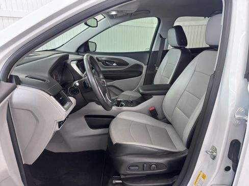 Used 2022 GMC Terrain SLT w/ Infotainment Package II FWD image 9
