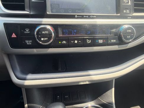 Used 2018 Toyota Highlander XLE FWD image 12