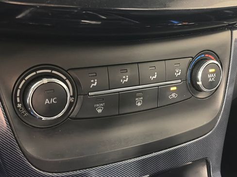 Used 2016 Nissan Sentra SR w/ Driver's Assist Package FWD image 21
