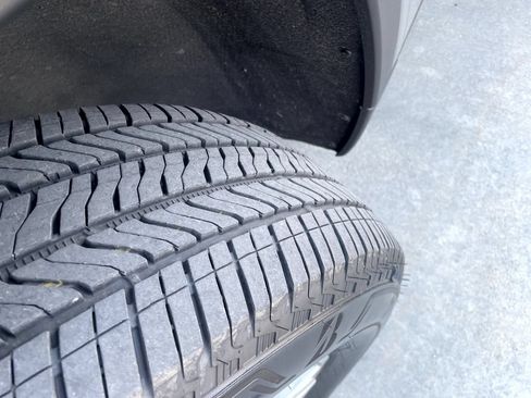 Used 2023 Chevrolet Traverse LT AWD/4WD image 7