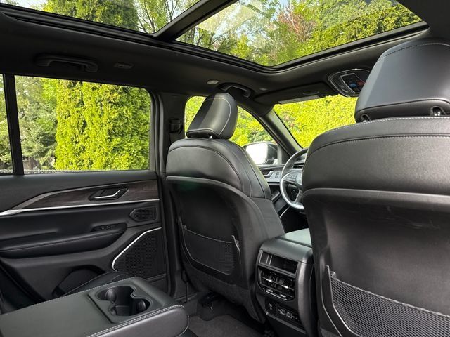 Used 2024 Jeep Grand Cherokee Limited 4xe AWD/4WD image 25