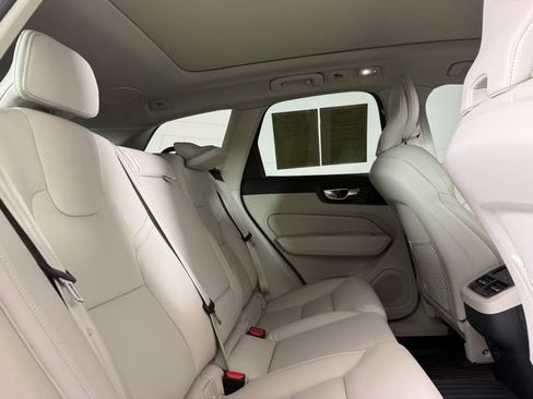 Used 2022 Volvo XC60 B6 Inscription w/ Advanced Package image 28