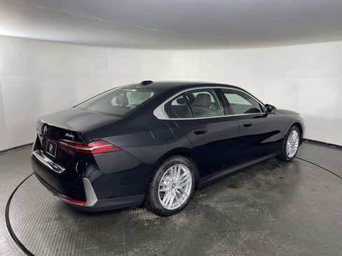 Certified 2025 BMW 530i xDrive w/ Premium Package image 3