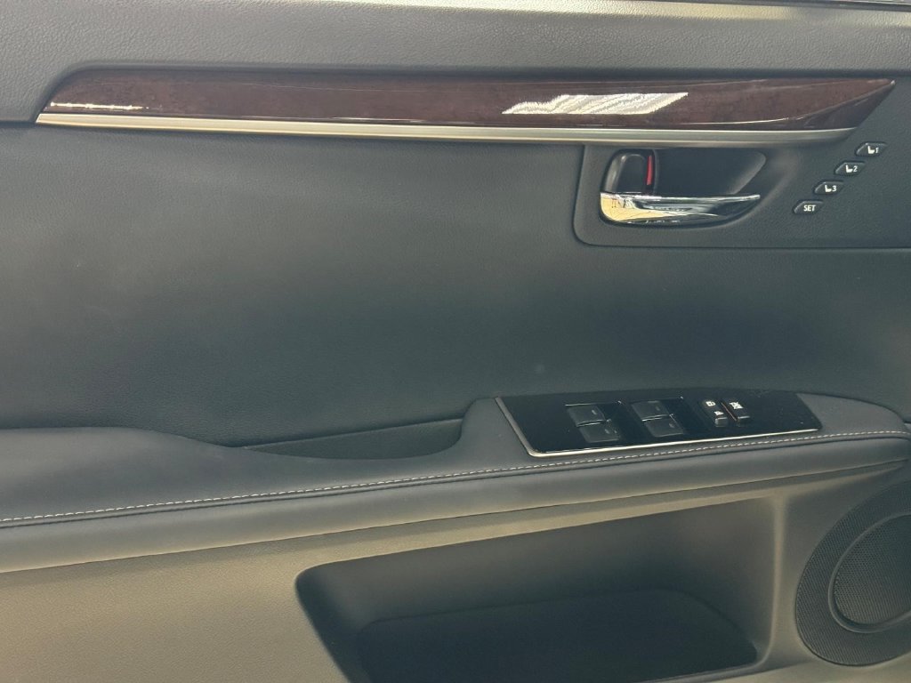 Used 2018 Lexus ES 350 w/ Luxury Package w/Wood Trim FWD image 19