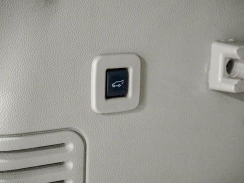 Used 2011 Lincoln Navigator L 4WD image 10